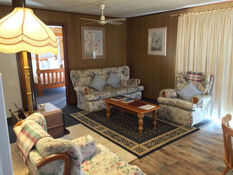 Clare Valley Cabins - Accommodation Redcliffe 24