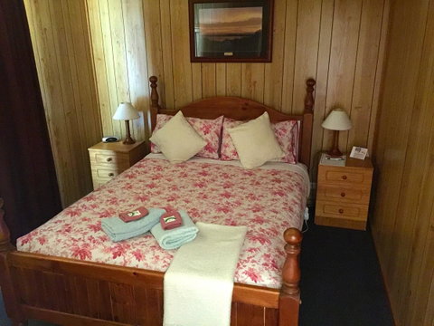 Clare Valley Cabins - Accommodation Redcliffe 6