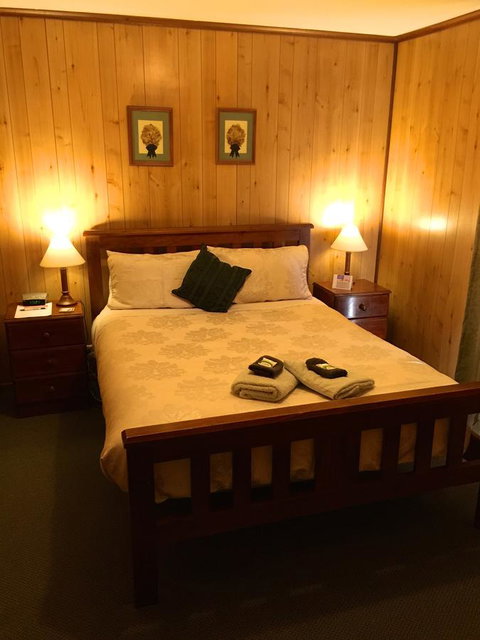 Clare Valley Cabins - Accommodation Redcliffe 11