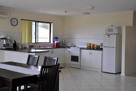 The Club House - Accommodation Redcliffe 5