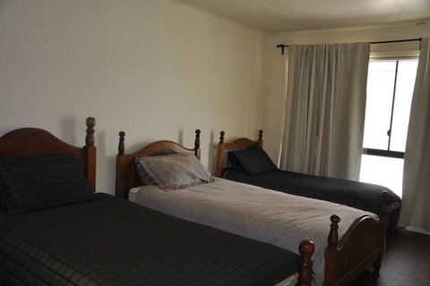The Club House - Accommodation Redcliffe 3