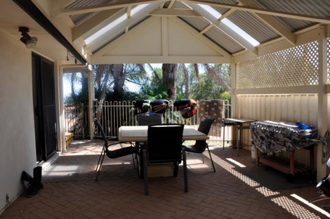 The Club House - Accommodation Redcliffe 1