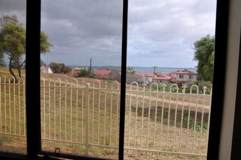 The Club House - Accommodation Redcliffe 2