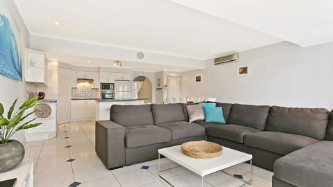 Salt Waterfront Apartment - Accommodation Redcliffe 8