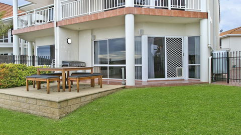 Salt Waterfront Apartment - Accommodation Redcliffe 6
