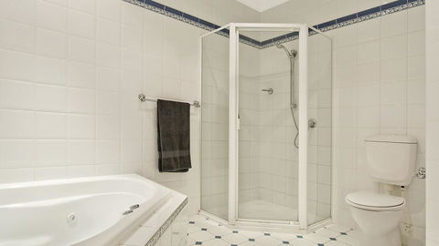 Salt Waterfront Apartment - Accommodation Redcliffe 7