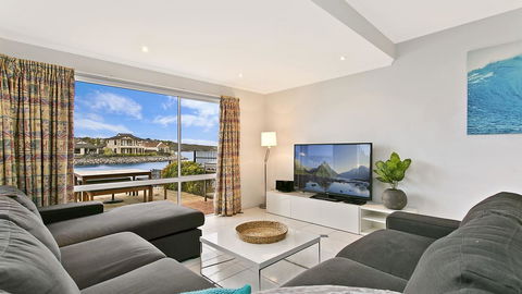 Salt Waterfront Apartment - Accommodation Redcliffe 5
