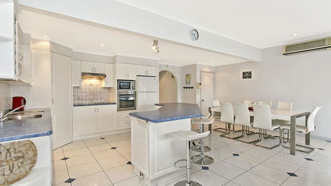 Salt Waterfront Apartment - Accommodation Redcliffe 1