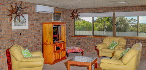 Seacroft - Accommodation Redcliffe 19