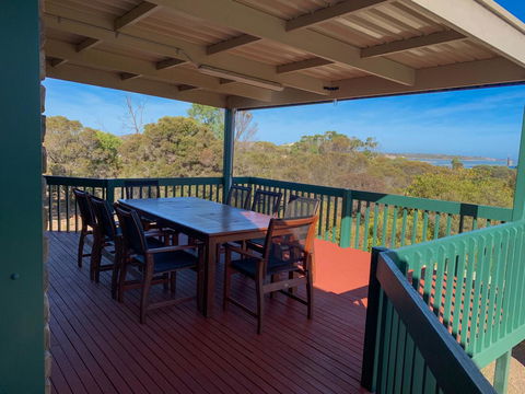 Seacroft - Accommodation Redcliffe 2