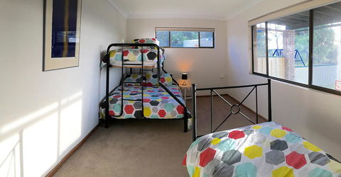 Seacroft - Accommodation Redcliffe 16