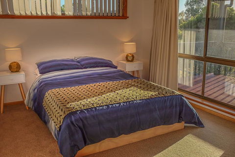 Seacroft - Accommodation Redcliffe 8