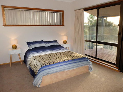 Seacroft - Accommodation Redcliffe 9