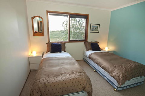Eagles Range - Accommodation Redcliffe 11