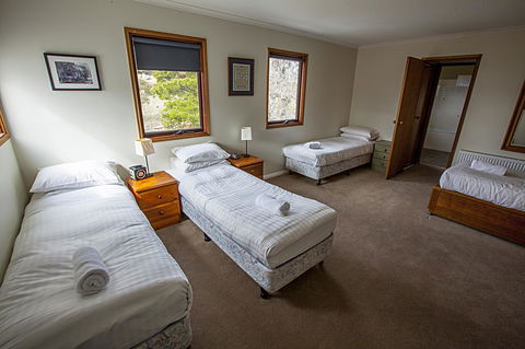 Eagles Range - Accommodation Redcliffe 10