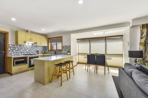 City Four Apartment - Accommodation Redcliffe 0