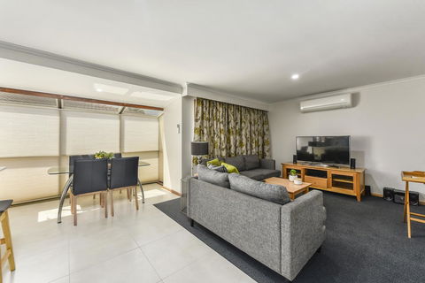City Four Apartment - Accommodation Redcliffe 2