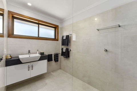 City Four Apartment - Accommodation Redcliffe 4