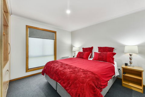 City Four Apartment - Accommodation Redcliffe 3