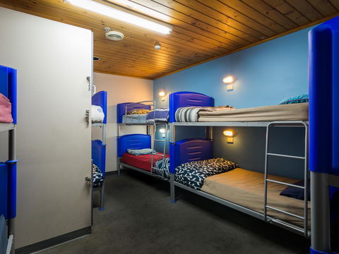 Blue Galah International Backpackers Hostel - Accommodation Redcliffe 2