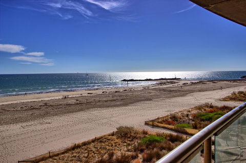 Pier 216 - Accommodation Redcliffe 13
