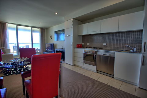 Pier 216 - Accommodation Redcliffe 6