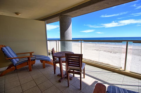 Pier 216 - Accommodation Redcliffe 11