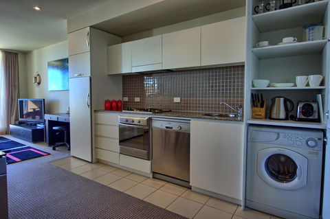 Pier 216 - Accommodation Redcliffe 7