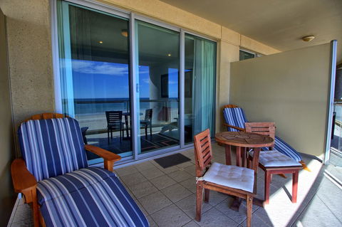 Pier 216 - Accommodation Redcliffe 1