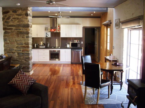 1860 Wine Country Cottages - Accommodation Redcliffe 2