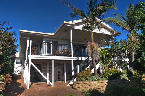 The Whitehouse - Accommodation Redcliffe 0