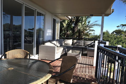 The Whitehouse - Accommodation Redcliffe 4