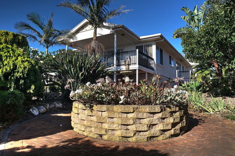 The Whitehouse - Accommodation Redcliffe 5