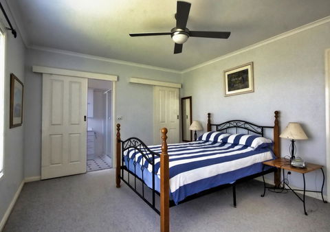 The Whitehouse - Accommodation Redcliffe 11