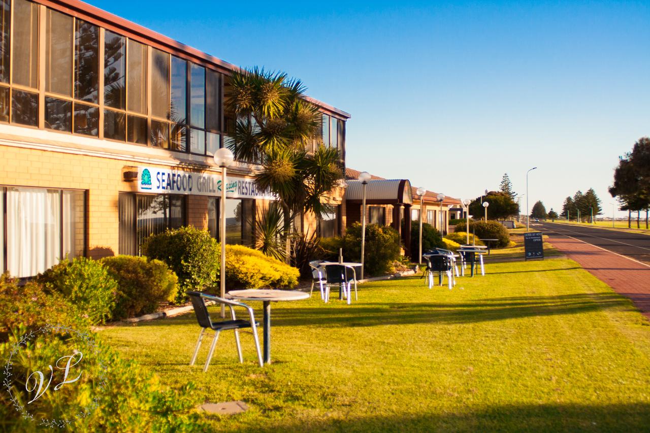 West Range SA Accommodation Redcliffe