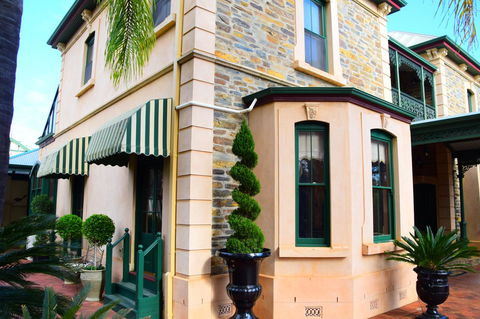 Grand Bluestone Mansion - Accommodation Redcliffe 25
