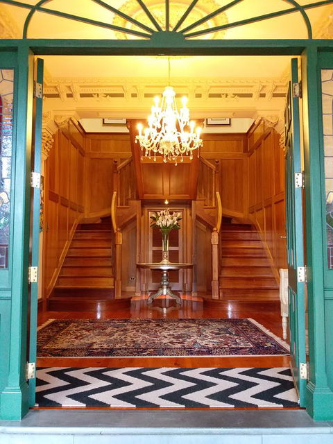 Grand Bluestone Mansion - Accommodation Redcliffe 2