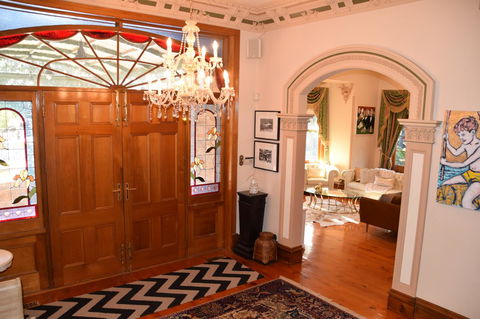 Grand Bluestone Mansion - Accommodation Redcliffe 3