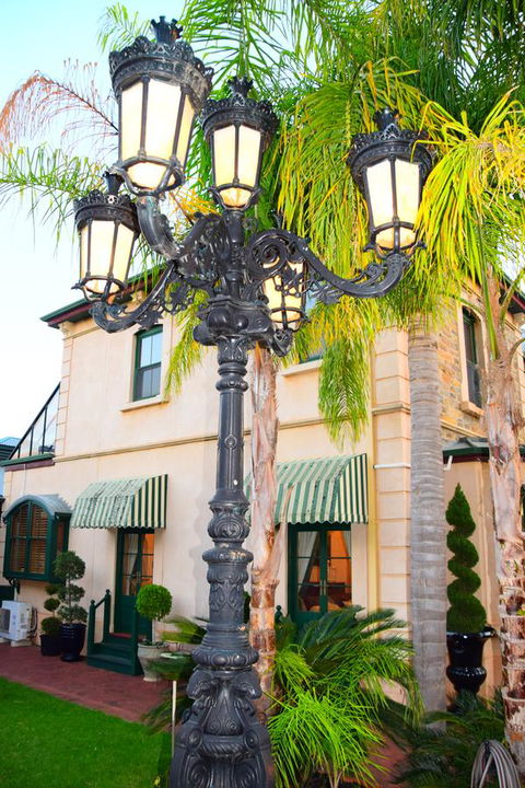 Grand Bluestone Mansion - Accommodation Redcliffe 24