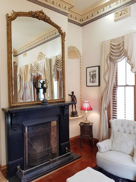 Grand Bluestone Mansion - Accommodation Redcliffe 5