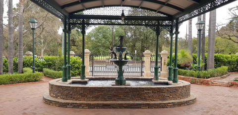 Grand Bluestone Mansion - Accommodation Redcliffe 22