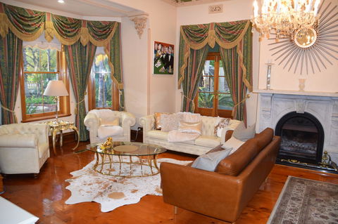 Grand Bluestone Mansion - Accommodation Redcliffe 4