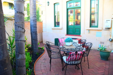 Grand Bluestone Mansion - Accommodation Redcliffe 16