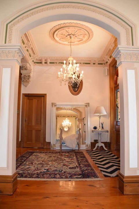Grand Bluestone Mansion - Accommodation Redcliffe 10