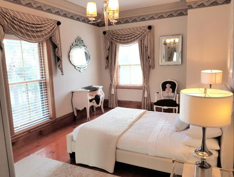 Grand Bluestone Mansion - Accommodation Redcliffe 14