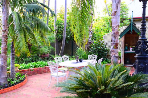 Grand Bluestone Mansion - Accommodation Redcliffe 18