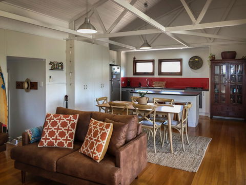 SeaLaVie - Accommodation Redcliffe 0