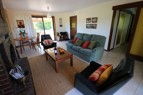 Linger Longer Vineyard - Accommodation Redcliffe 3