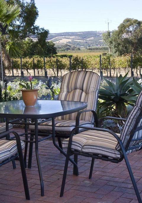 Linger Longer Vineyard - Accommodation Redcliffe 14