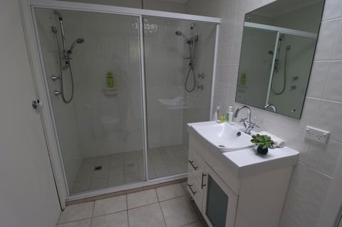 Linger Longer Vineyard - Accommodation Redcliffe 9